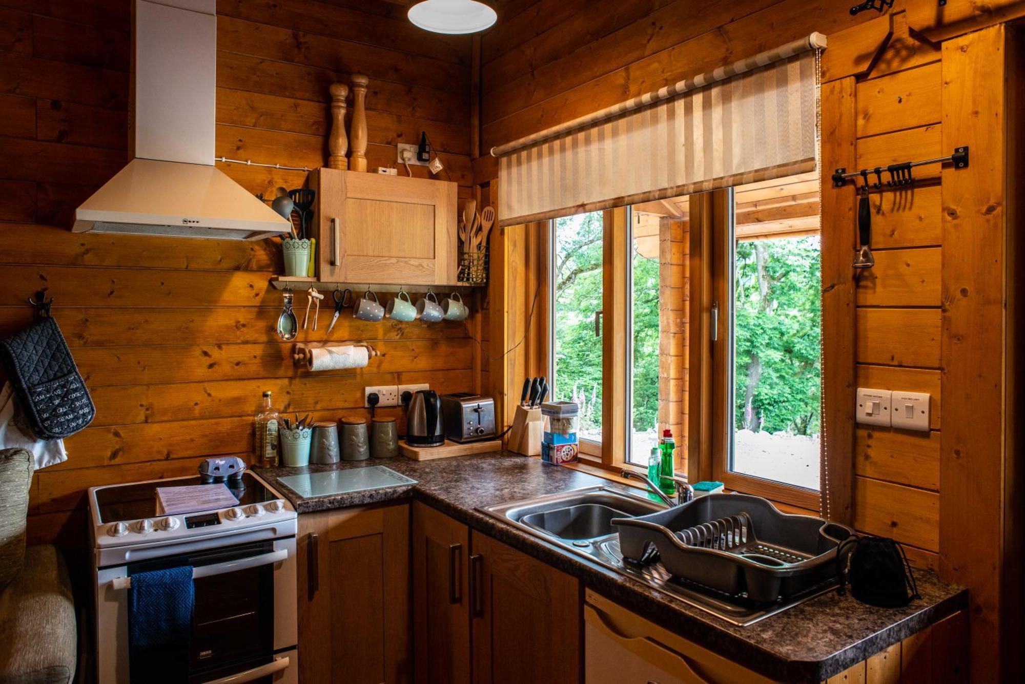 Cherry Cabin - Little Log Cabin In Wales Bettws Cedewain Extérieur photo
